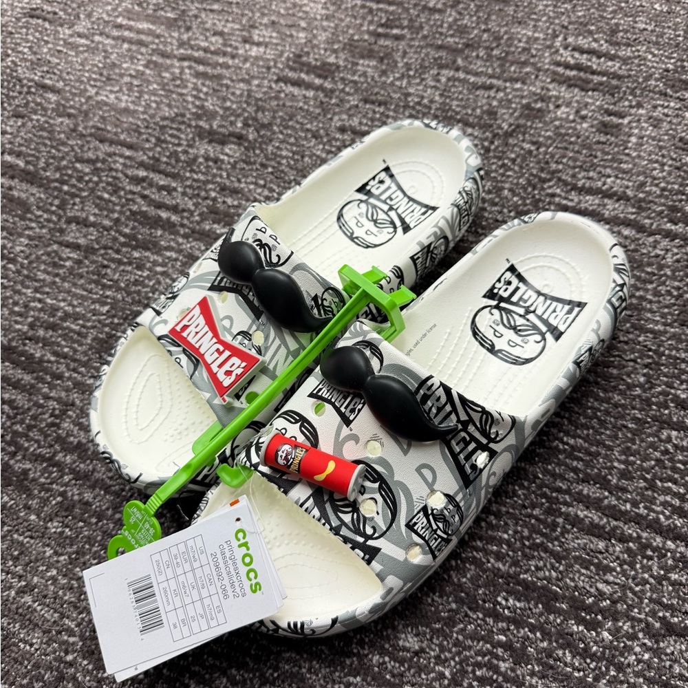 NWT Crocs Pringles Classic Slide V2 'Heritage Pringles Print size Men's7 Womens9